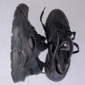 Women’s huaraches size 5.5 Y